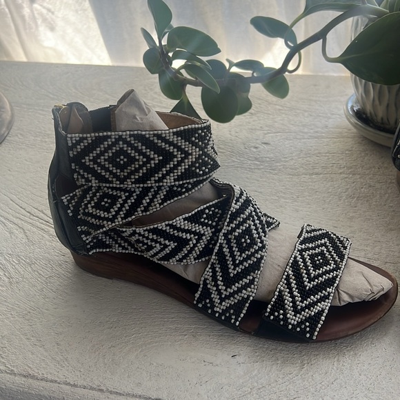 Beaded small platform sandals - Picture 2 of 6